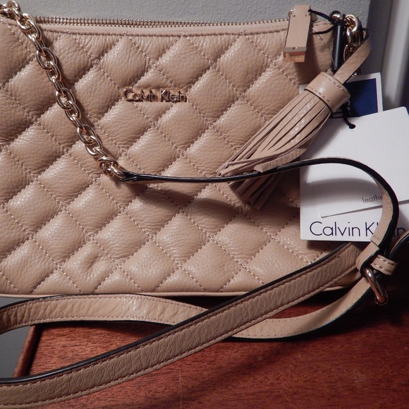 ❣️FinalSale❣️ Calvin Klein Leather Shoulder Bag - Picture 2 of 7